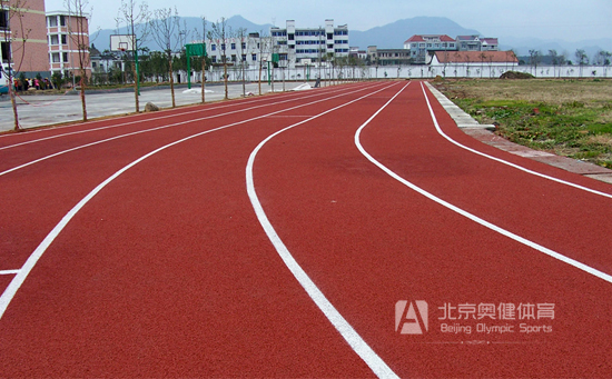 塑膠跑道翻新注意事項(xiàng)