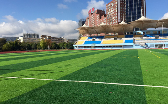 足球場基礎(chǔ)表面要保持清潔干燥