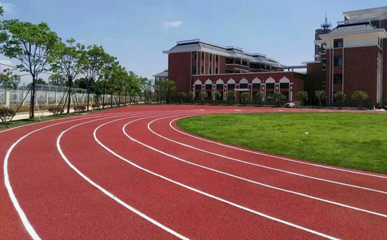 學校透氣型操場塑膠跑道圖片