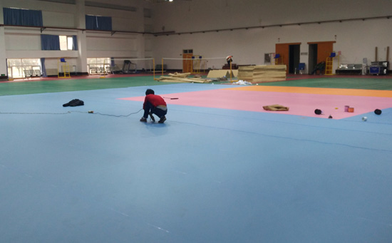 羽毛球場(chǎng)施工現(xiàn)場(chǎng)圖片