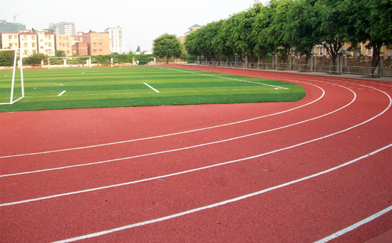 學校塑膠跑道操場