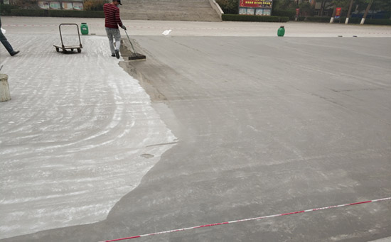 硅pu籃球場底涂層施工工藝