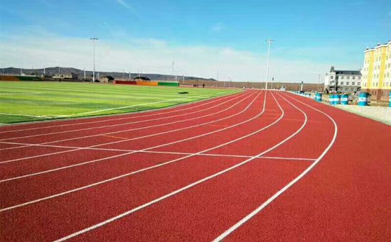 塑膠跑道翻新的施工工藝與塑膠跑道施工工藝有何不同？