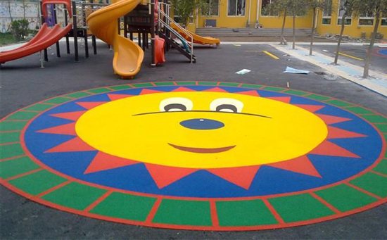 廠家被激怒！幼兒園塑膠跑道多少錢一平方米？一線工人揭幕！